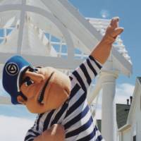 Louie the Laker at The Meadows.